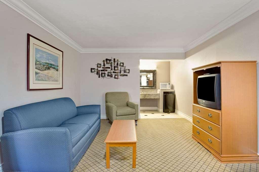 מלון Baymont By Wyndham College Park Atlanta Airport South מראה חיצוני תמונה