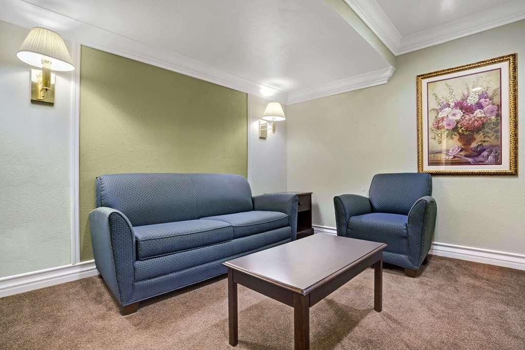 מלון Baymont By Wyndham College Park Atlanta Airport South מראה חיצוני תמונה