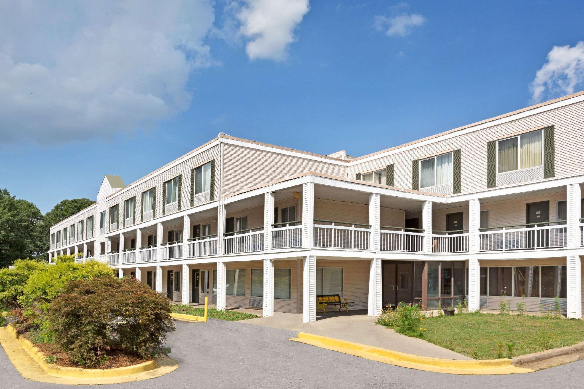 מלון Baymont By Wyndham College Park Atlanta Airport South מראה חיצוני תמונה